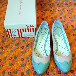 Bait seafoam/cream soft patent low pumps sz 8.5